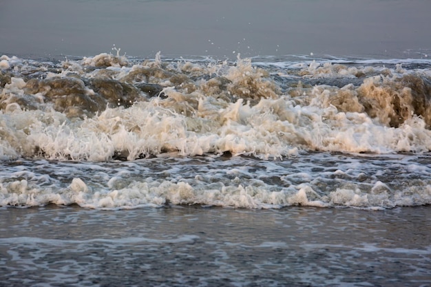 Hongerige golf van het strand van Cox's Bazar bij van het langste zeestrand Cox's Bazar Chattogram