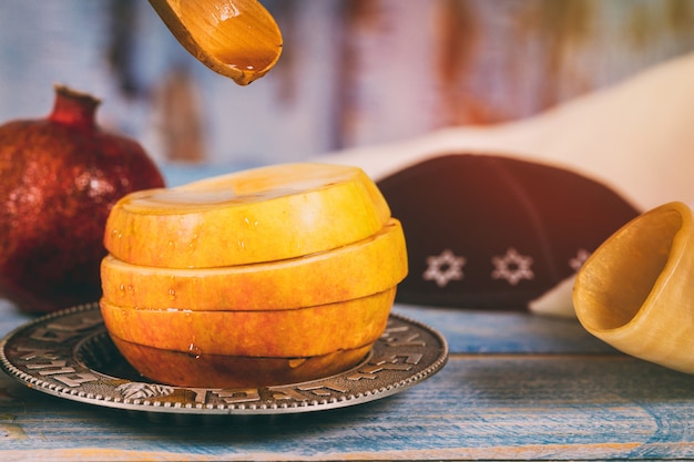 Honing, appel en granaatappel traditionele symbolen rosh hashanah jewesh