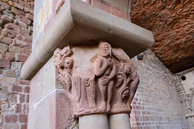 Hoofdsteden van het klooster van San Juan de la Pena, provincie Huesca, Aragon, Spanje