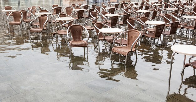 Hoog water in het San Marcoplein, Venetië