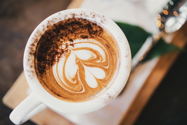 Hooghoek close-up van een koffiekop