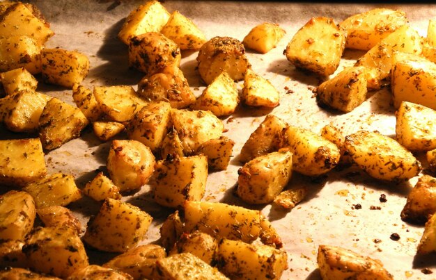 Foto hooghoek van gebakken aardappelen