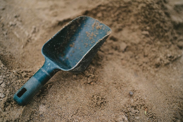 Foto hooghoekbeeld van bandensporen op zand