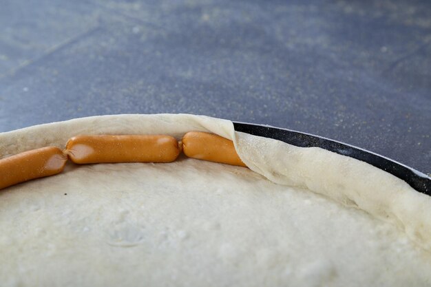 Foto hooghoekbeeld van brood in een container