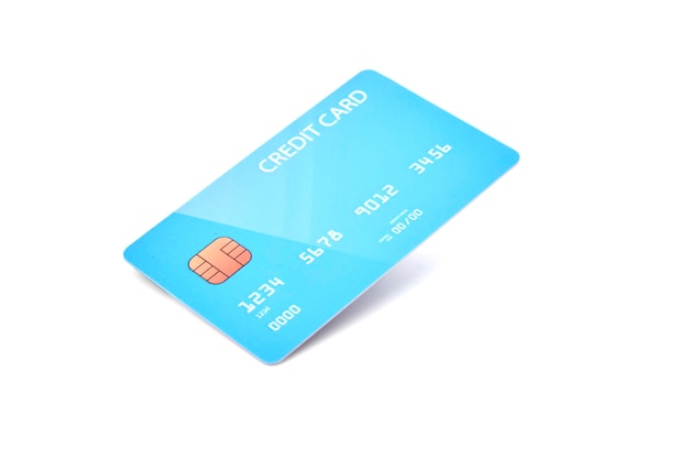 Hooghoekbeeld van creditcard op witte achtergrond