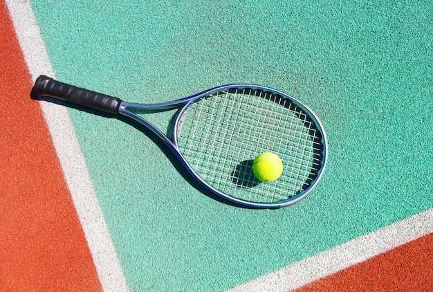 Hooghoekbeeld van de bal op de tafel
