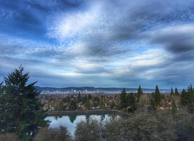 Foto hooghoekbeeld van de berg tabor tegen een bewolkte hemel