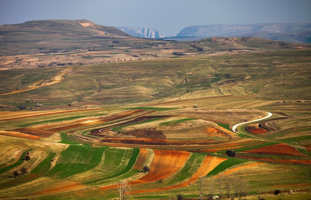 Foto hooghoekbeeld van de bergketen