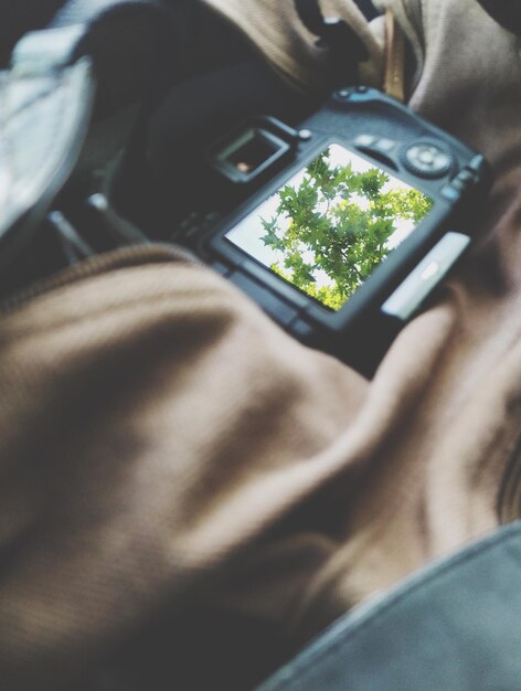 Foto hooghoekbeeld van de camera in de zak