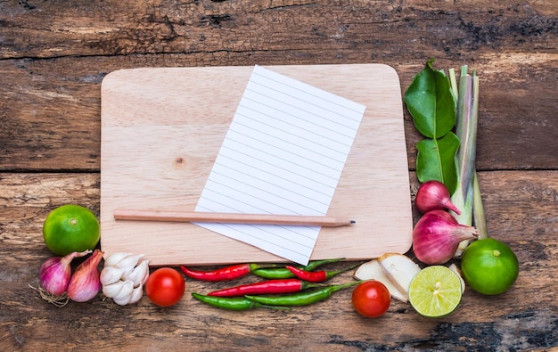 Foto hooghoekbeeld van de ingrediënten op tafel