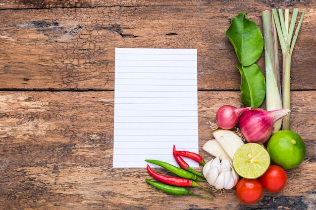 Foto hooghoekbeeld van de ingrediënten op tafel