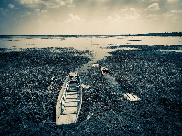 Foto hooghoekbeeld van de kust tegen de lucht