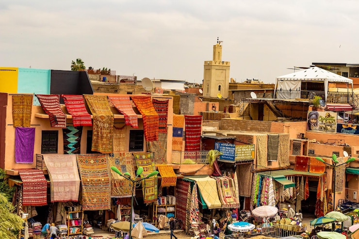 Foto hooghoekbeeld van de markt te koop in de stad