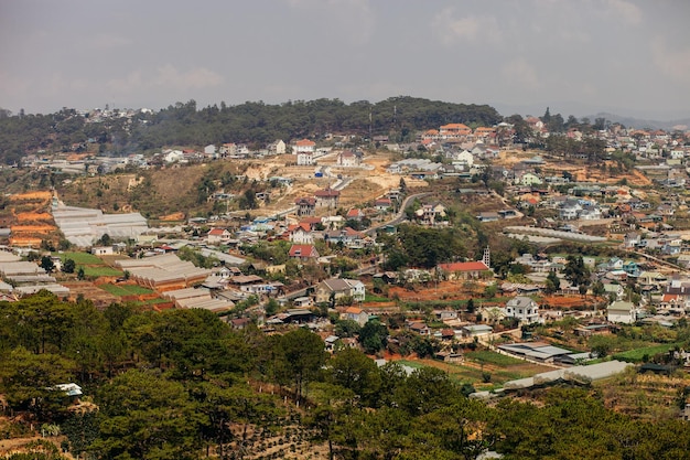 Hooghoekbeeld van de stad in Vietnam