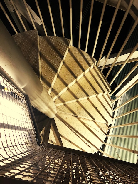Foto hooghoekbeeld van de trap
