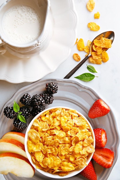 Hooghoekbeeld van dessert in een kom