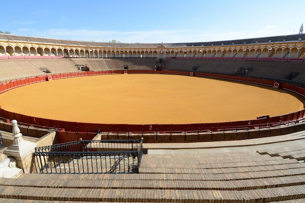 Hooghoekbeeld van een leeg stadion