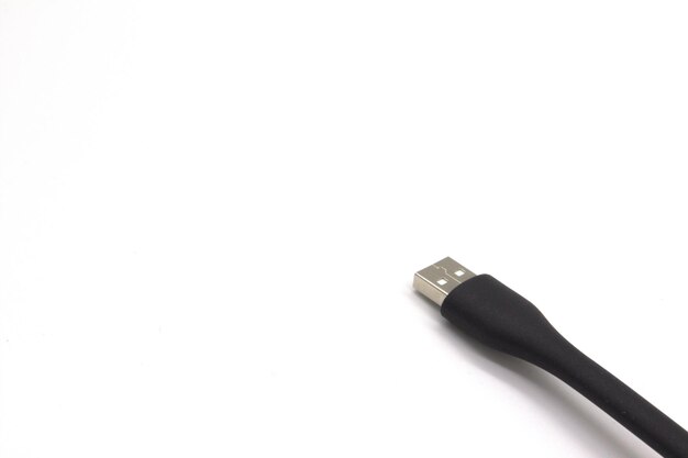 Hooghoekbeeld van een metalen structuur tegen een witte achtergrond