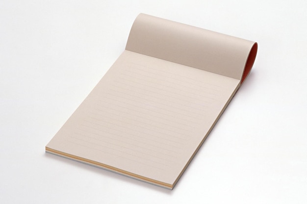 Hooghoekbeeld van een open boek tegen een witte achtergrond