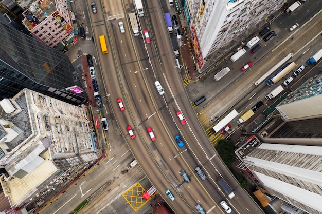 Foto hooghoekbeeld van een stadsstraat