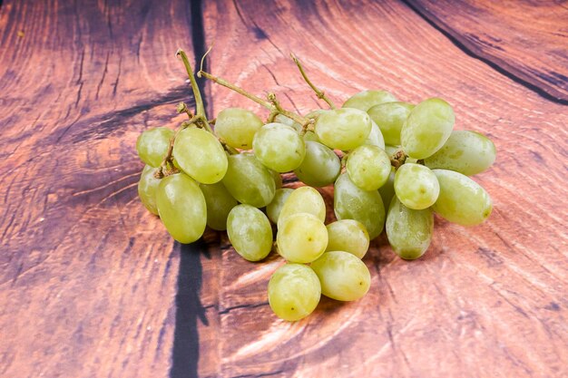 Foto hooghoekbeeld van fruit op tafel