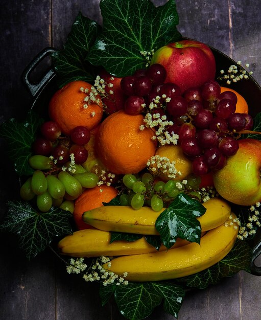 Foto hooghoekbeeld van fruit op tafel