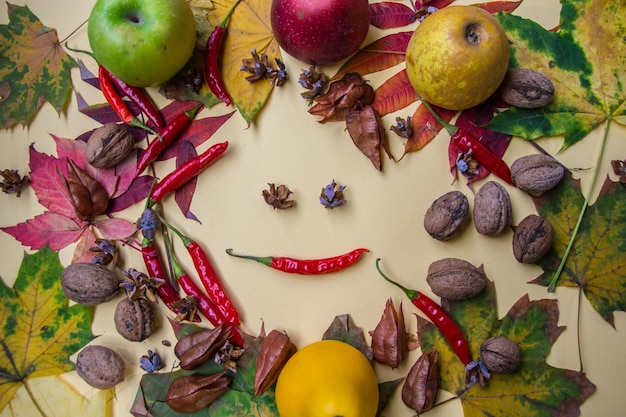 Foto hooghoekbeeld van fruit op tafel