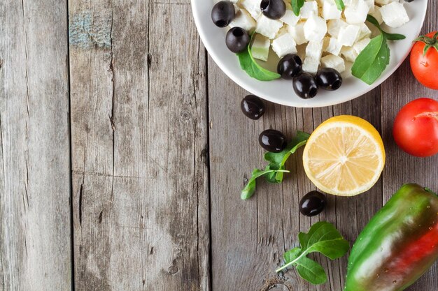 Hooghoekbeeld van fruit op tafel