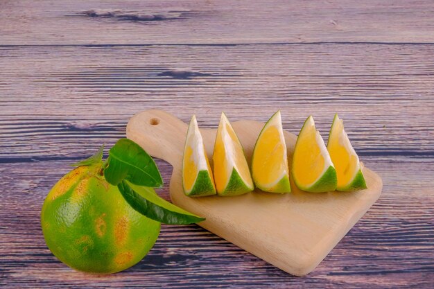 Foto hooghoekbeeld van fruit op tafel