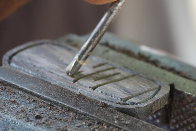 Foto hooghoekbeeld van gereedschap op hout