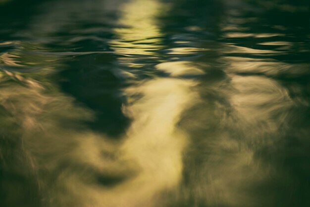 Foto hooghoekbeeld van gerimpeld water