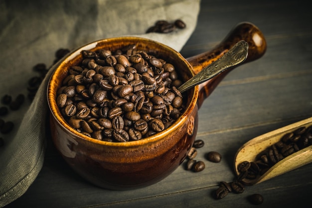 Hooghoekbeeld van geroosterde koffiebonen
