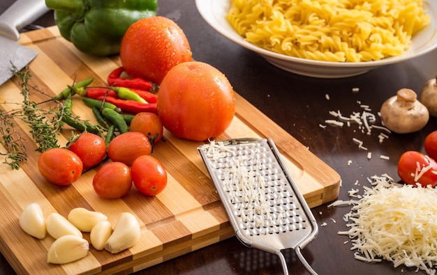 Hooghoekbeeld van groenten op tafel
