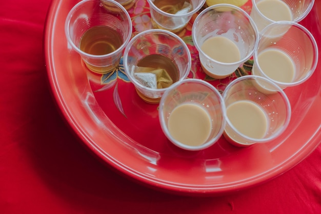 Hooghoekbeeld van het drankje op tafel