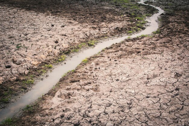 Foto hooghoekbeeld van het droge land