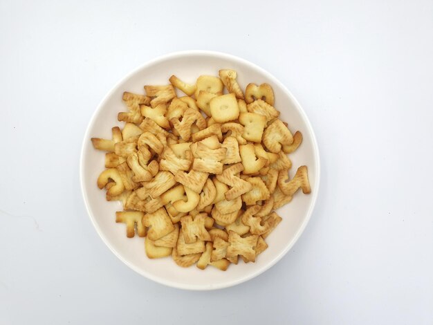 Hooghoekbeeld van het op tafel geserveerde ontbijt