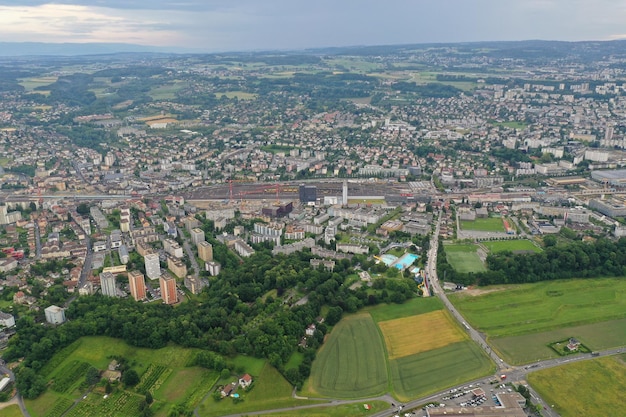 Hooghoekbeeld van het stadsbeeld tegen de lucht