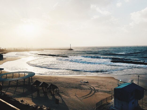 Foto hooghoekbeeld van het strand tegen de lucht