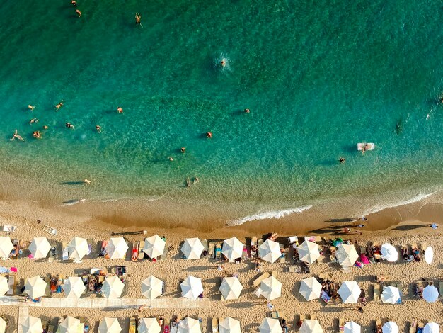 Foto hooghoekbeeld van het strand