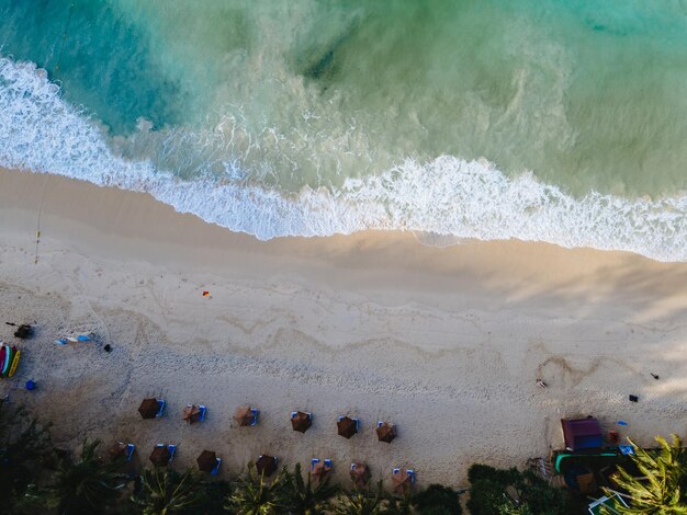 Foto hooghoekbeeld van het strand