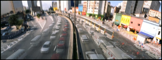 Foto hooghoekbeeld van het verkeer op de snelweg