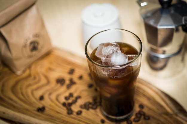 Hooghoekbeeld van koffie op tafel