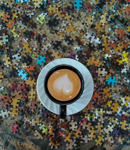 Foto hooghoekbeeld van koffie op tafel