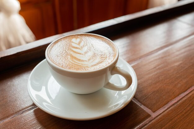 Foto hooghoekbeeld van koffie op tafel