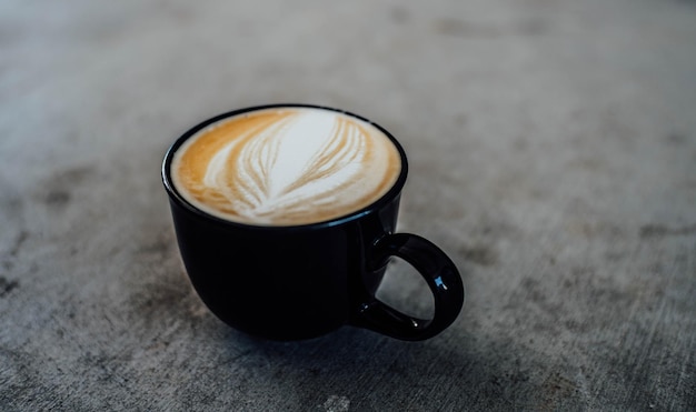 Hooghoekbeeld van koffie op tafel