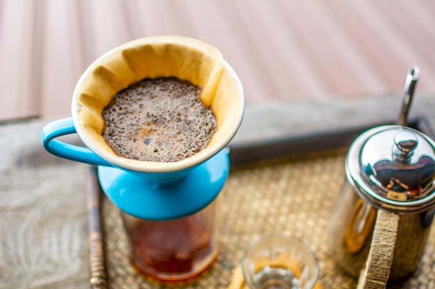 Foto hooghoekbeeld van koffie op tafel