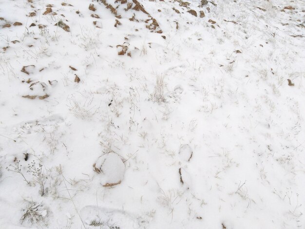 Foto hooghoekbeeld van met sneeuw bedekt land