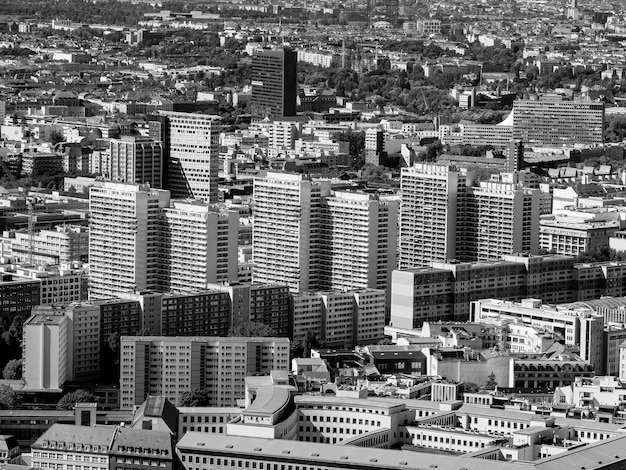 Foto hooghoekbeeld van moderne gebouwen in de stad