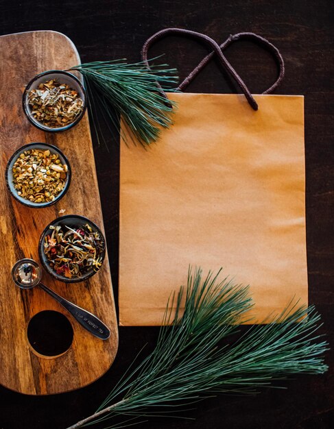 Foto hooghoekbeeld van planten op tafel