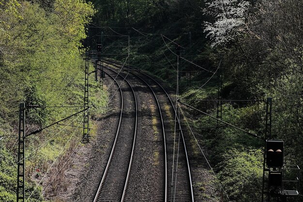 Hooghoekbeeld van spoorlijnen